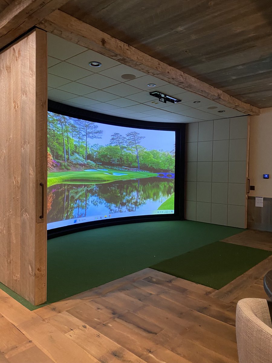 AceIndoorGolf's tweet image. Ace sure knows how to swing in style! 🏌️‍♂️ Transform your Monday blues into golfing hues with a custom curved screen!

#SwingInStyle #LuxuryLiving 🏡 #CurvedScreen #Golfsimulator #IndoorGolf #LuxuryHome