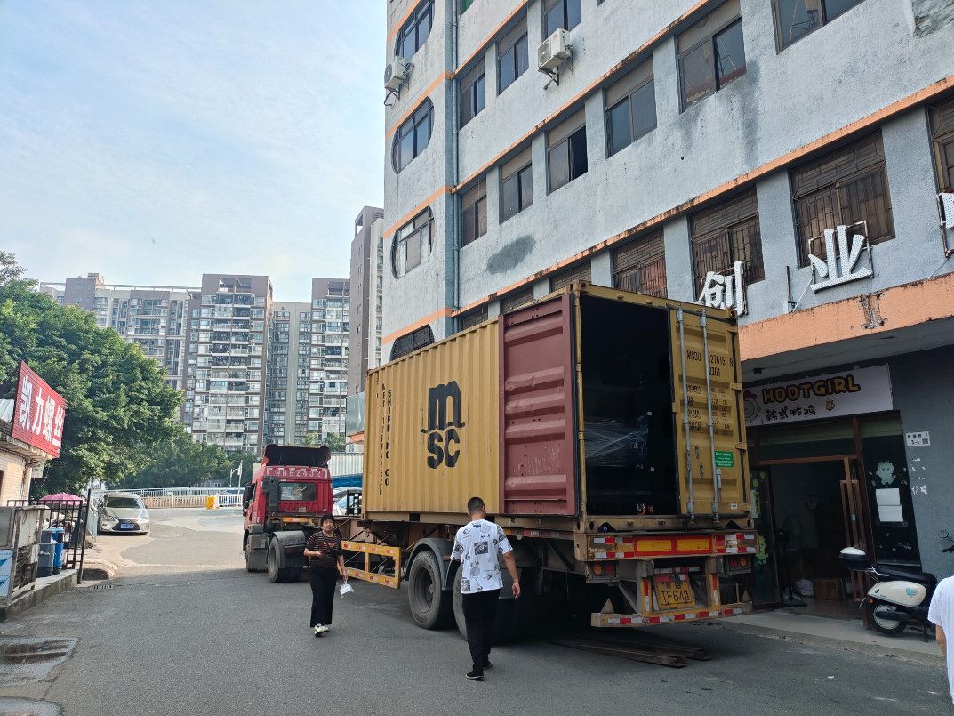 HuajiangLED's tweet image. Thanks to the support of Iraqi customers, the whole container of goods packed and shipped, our professional LED display manufacturers, welcome new and old customers to consult.
Mail： wuyongqi@leddisplayhj.cn
WhatsApp： +86 18528056131
#LED #ledscreen #ledwall #ledvision