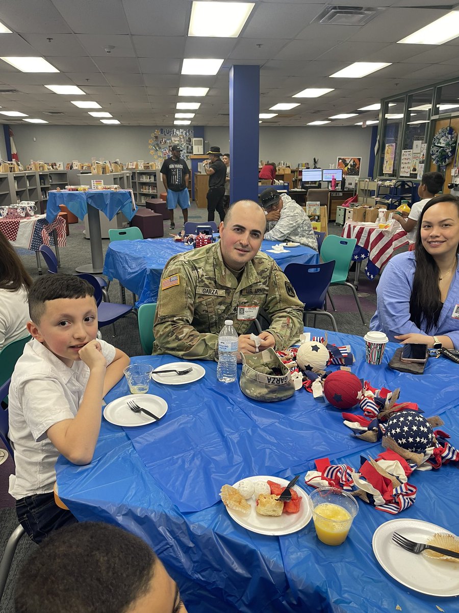 denisemihernan2's tweet photo. THANK YOU Veterans! 🇺🇸 @NISDMcDermott @NISDElemSS https://t.co/hjTP0sErZm
