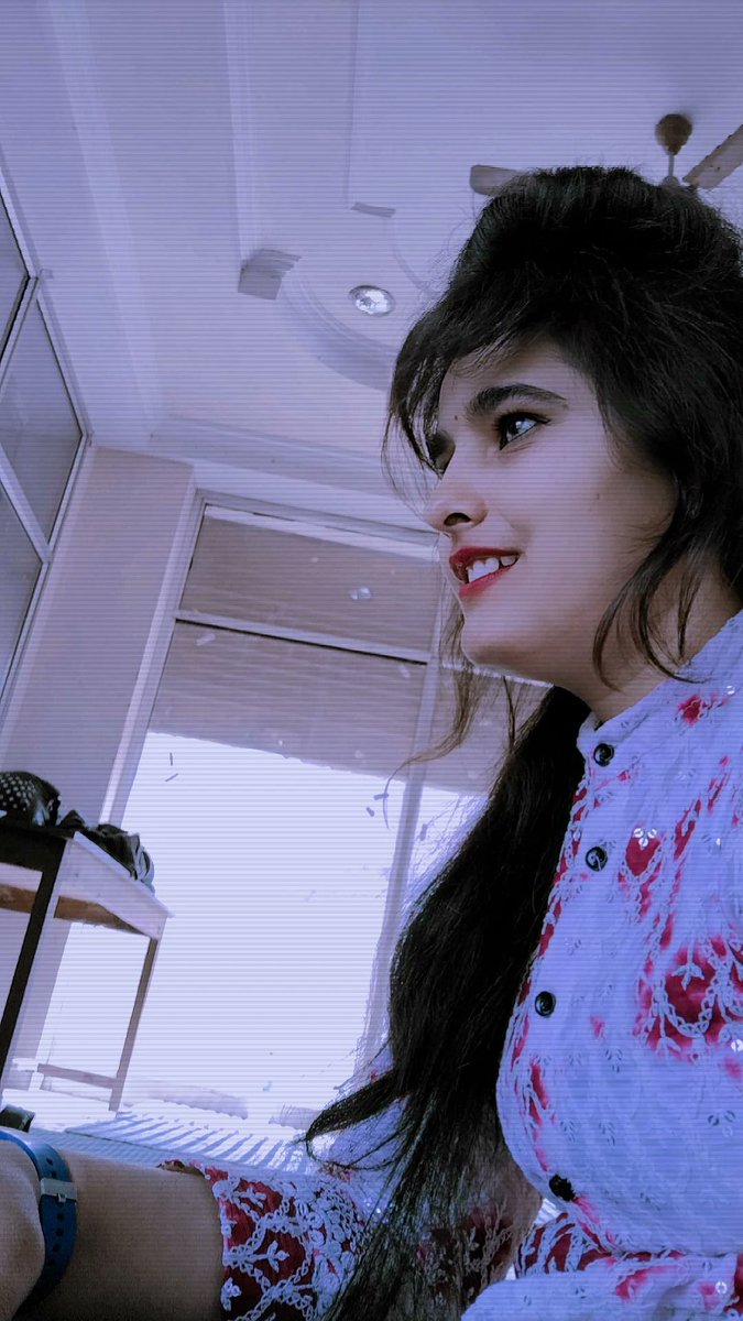 bhavana_005's tweet photo. वक़्त से लड़कर जो नसीब बदल दे, 
इंसान वही है जो अपनी तक़दीर बदल दे।
सुप्रभात 🩷✨ https://t.co/162h0byUvy