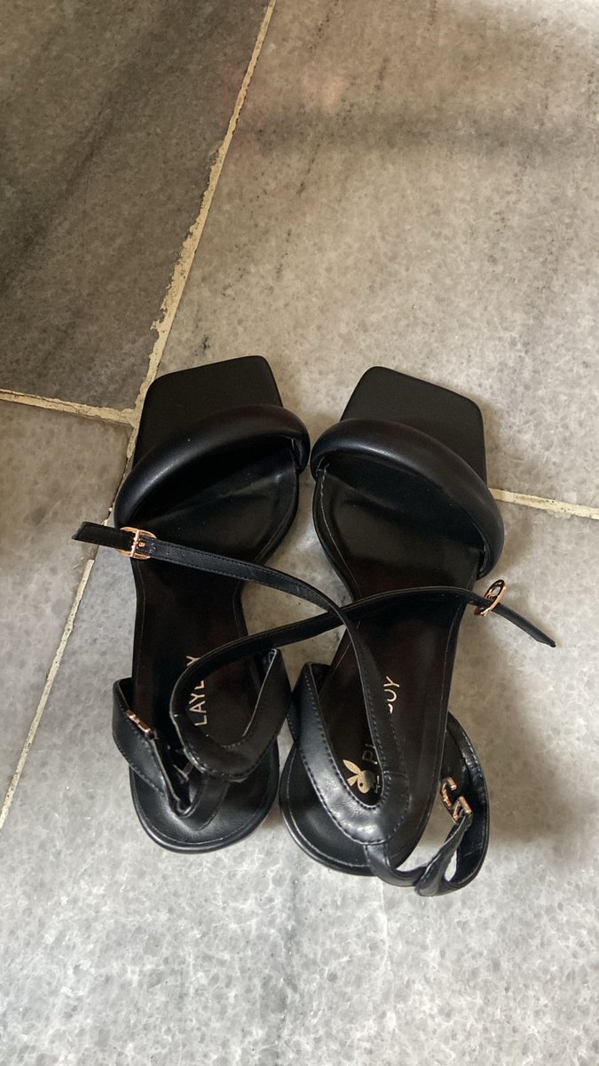 aigentofshield's tweet photo. Ada yg nyari heels gaa, aku ada masih bagus bgt cuma sekali pake. Heels untuk wisuda, party, acara formal. 

Merk playboy
Uk 39
300k boleh nego
Bisa oren
Dom jaksel https://t.co/4p50dNTHjy