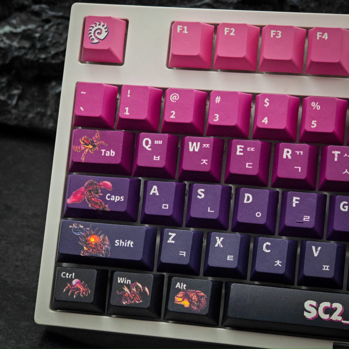goblintechkeys's tweet image. 🌌 Zergling Rush on the Keyboard! 🌌
Proud to showcase this one-of-a-kind custom keycap set designed for the legendary StarCraft 2 player @SC2_Solar ! Inspired by the Zerg race, this set captures the essence of his fierce playstyle with detailed artwork of iconic Zerg units.
💜…