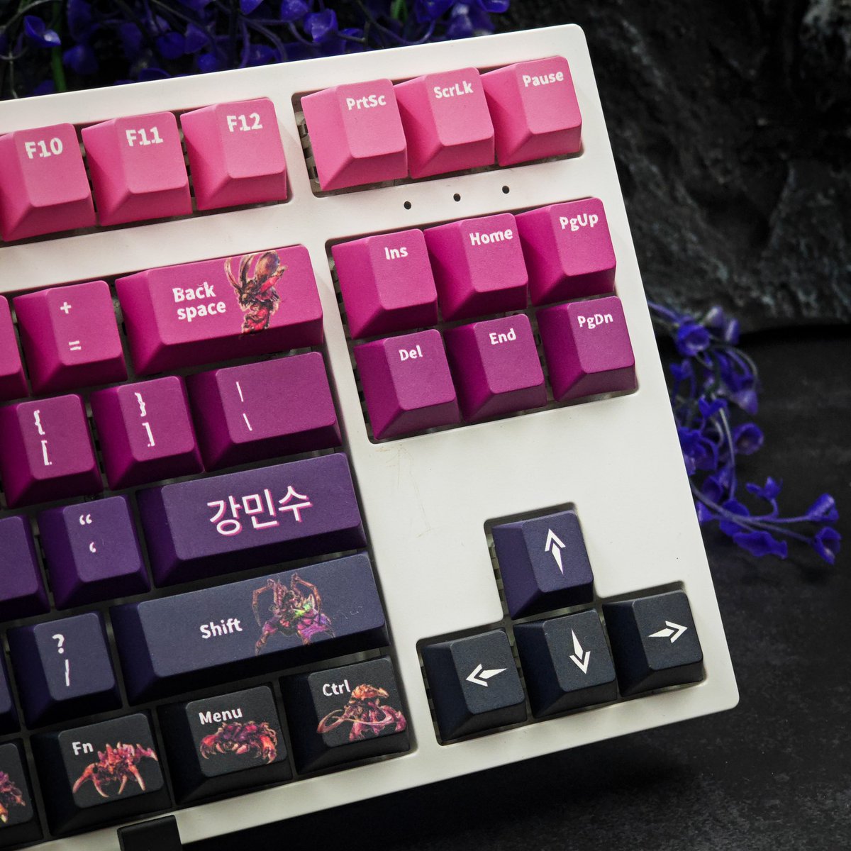 🌌 Zergling Rush on the Keyboard! 🌌

Proud to showcase this one-of-a-kind custom keycap set designed for the legendary StarCraft 2 player <a href="/SC2_Solar/">강민수</a> ! Inspired by the Zerg race, this set captures the essence of his fierce playstyle with detailed artwork of iconic Zerg units.

💜
