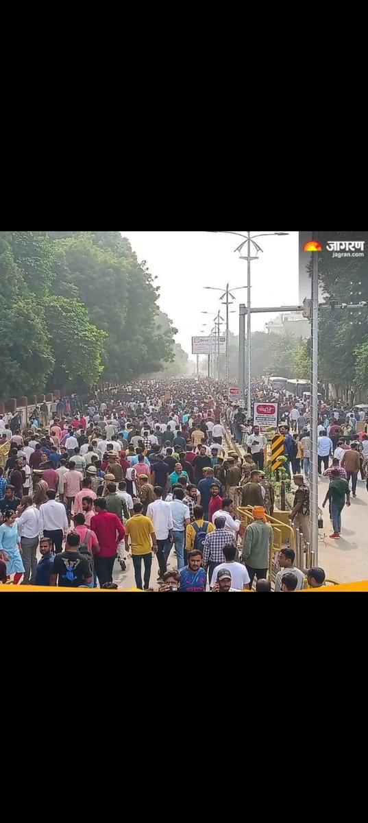 Rubelalikhan0's tweet image. परीक्षा लीक हुई आयोग की गलती से , 
लेकिन सजा बच्चों को क्यों मिल रही है ? 

दो शिप्ट एक धोखा है
बचा लो भविष्य अभी मौका है।💯

बैरिकैडिंग  से अगर रुक जाती विचारों की आंधी।
तो इस देश में ना पैदा होते भगत आजाद और गांधी ।

Like ❤️ 
Retweet 🔁

#NO_NORMALISATION
#UPPCS_ROARO_ONESHIFT