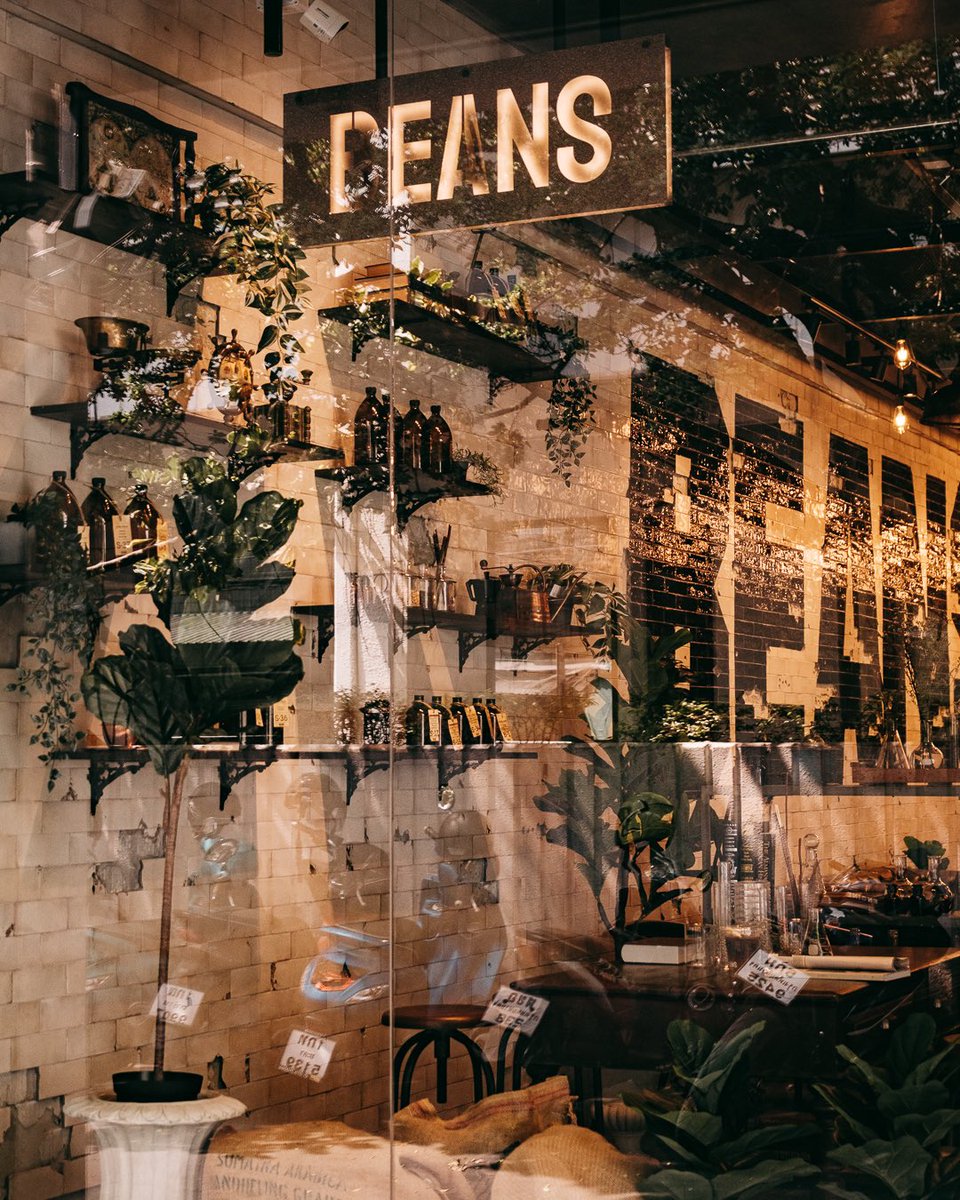 Rattomarty's tweet photo. BEANS Coffee Roaster จากคาเฟ่และโรงคั่วเล็กๆ ที่ซ่อนตัวอยู่ในอาคารสำนักงานย่านทองหล่อ เติบโตขึ้นอย่างรวดเร็ว ขยายสาขากระจายไปทั่วกรุงเทพฯ ล่าสุดเปิดตัว Flagship Store ขนาดใหญ่ในซอยละลายทรัพย์ ถนนสีลม และยกเครื่องคั่วกาแฟจากโรงคั่วเดิมมาไว้ที่นี่⁣⁣ https://t.co/dc5TSSYICC