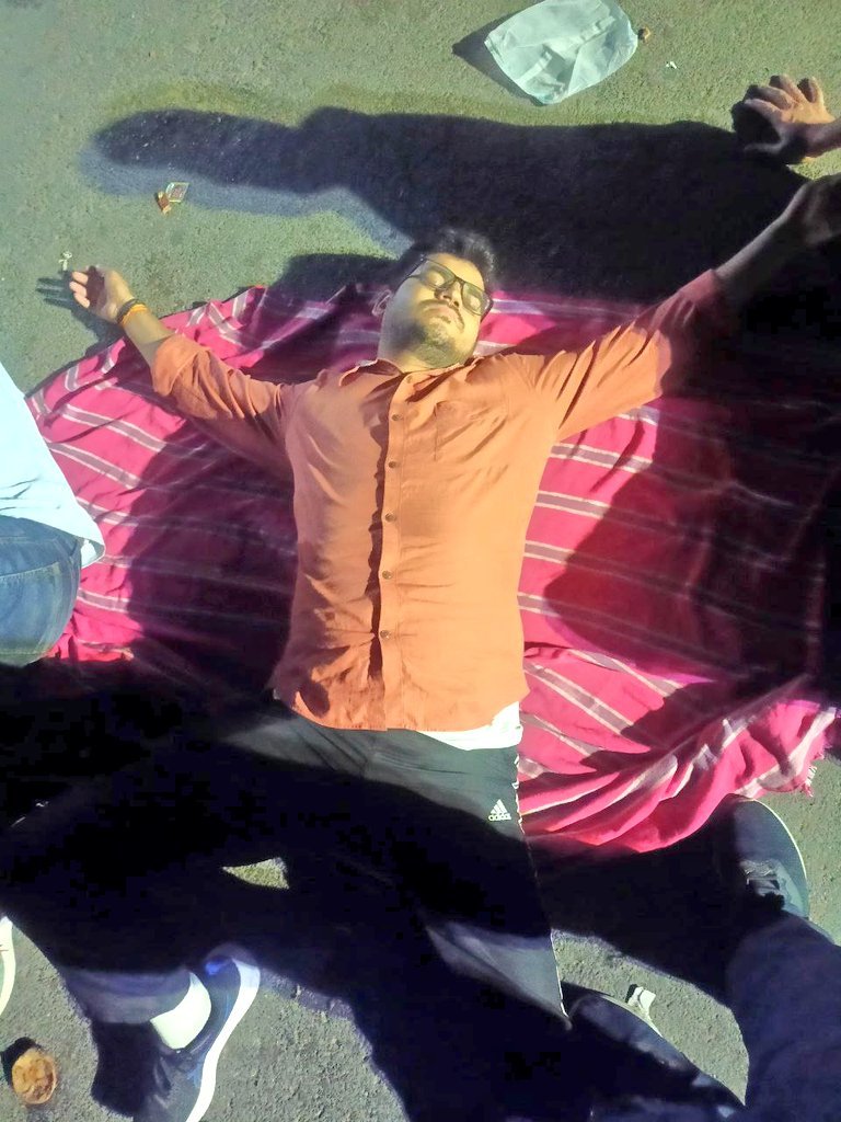 bstvlive's tweet photo. ब्रेकिंग न्यूज़ 

रात भर खुले आसमान के नीचे मौजूद रहे अभ्यर्थी। 

सड़क पर ही सो गए लेकिन हटने को तैयार नहीं 

अब बेमियादी धरने का ऐलान कर दिया गया है। जब तक UPPSC "एक परीक्षा–एक दिन" घोषित नहीं कर देता। 

#Prayagraj #UPPSC #UPPCS_ROARO_ONESHIFT #UttarPradesh #BharatSamachar https://t.co/lBw3MXiFIR