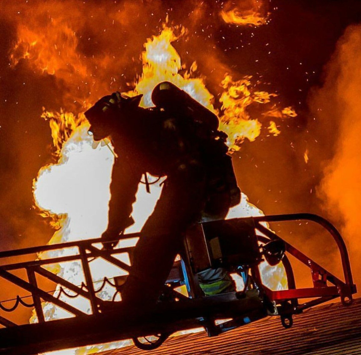 iBodeLeone's tweet image. 𝐁𝐨𝐝𝐞 𝐋𝐞𝐨𝐧𝐞

𝟑𝐫𝐝 𝐆𝐞𝐧𝐞𝐫𝐚𝐭𝐢𝐨𝐧 𝐂𝐚𝐥 𝐅𝐢𝐫𝐞 𝐒𝐭𝐚𝐭𝐢𝐨𝐧 𝟒𝟐