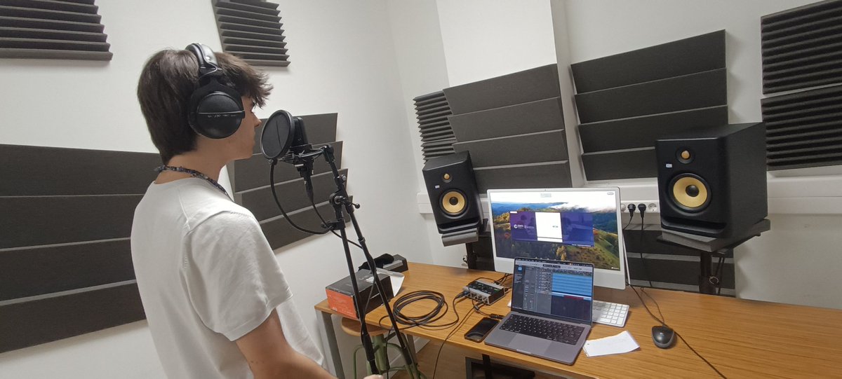 ENTI_BCN's tweet photo. L'Arnau, de 3r del #grau en #Producció musical, gravaba el seu nou EP als nostres bucs de producció.
"Com un record d'abans" ja és a Spotify!
https://t.co/xt7iyhXY70
A l'#Entiub els equipaments estan també al servei del vostre talent.
#ÀreadeMúsica #entisound #TalentEnti https://t.co/aLfGRRSia0