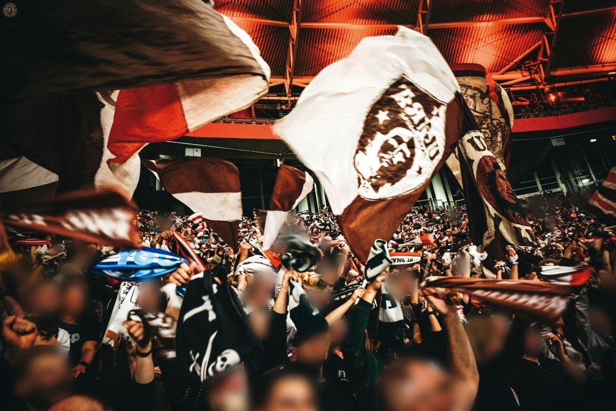 UltraFCSP2002's tweet image. Unsere Fotos vom Auswärtsspiel in Leipzig sind online. #fcsp usp.stpaulifans.de/copper/thumbna…