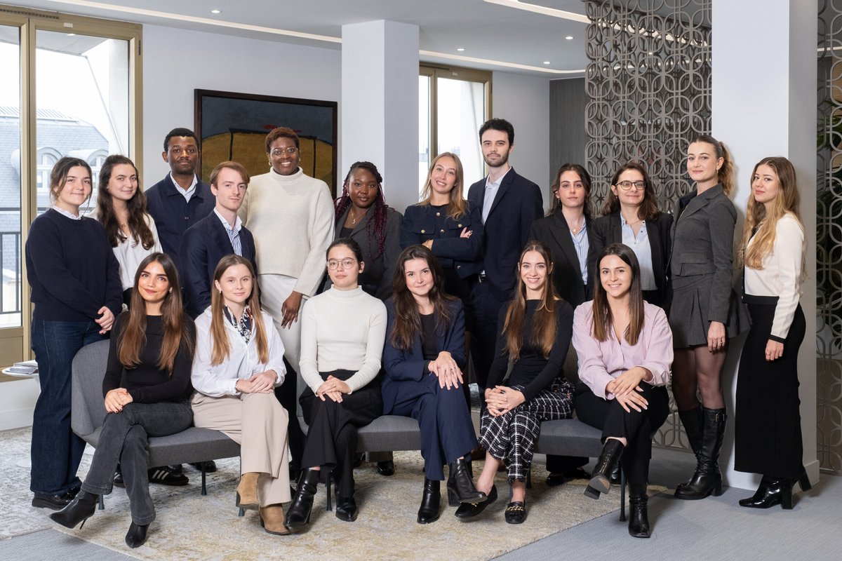 Promotion de stagiaires #UGGC2024 Nous avons le plaisir chaque année d’accueillir une belle équipe talentueuse de stagiaires. Un moment privilégié pour parfaire leurs connaissances du droit tout en découvrant les exigences de la profession #Stage #Internship