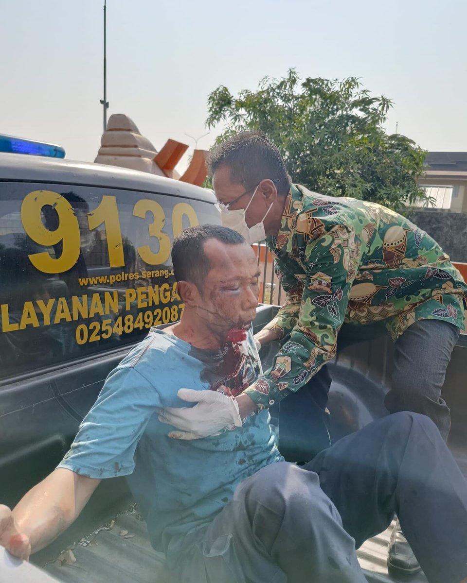 TxtSerang's tweet photo. Ini foto para pelaku pembunuh bapak saya. Bapak saya di jebak dirumah perempuan bernama Mukaidah. Kejadian pada tanggal 5 September 2024. Saat bapa saya mau berangkat kerja, bapa saya di hubungi Mukaidah minta tolong benerin lampu rumah. Pas bapa saya masuk, pintunya dikunci oleh https://t.co/IPZSUavBTt