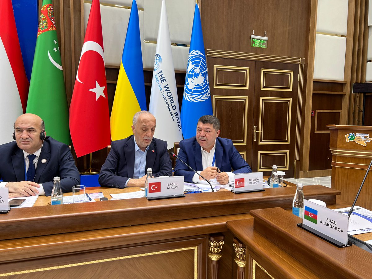 AltundagUysal's tweet photo. Uluslararası Çalışma Örgütü (ILO) ile Özbekistan İşçi Sendikaları Federasyonu’nun birlikte düzenlediği “Yeni Toplumsal Sözleşme: Avrupa ve Orta Asya’da Sendikaların Görüşü” başlıklı konferansın açılış toplantısına TÜRK-İŞ’imizin Genel Başkanı Sn. Ergün Atalay’ın başkanlığındaki heyet ile birlikte katıldım. Özbekistan’ın başkenti Taşkent’te 12-13 Kasım tarihlerinde düzenlenecek ve beş oturumla tamamlanacak konferansın uluslararası sendikal dayanışmaya güç katmasını diliyorum.
