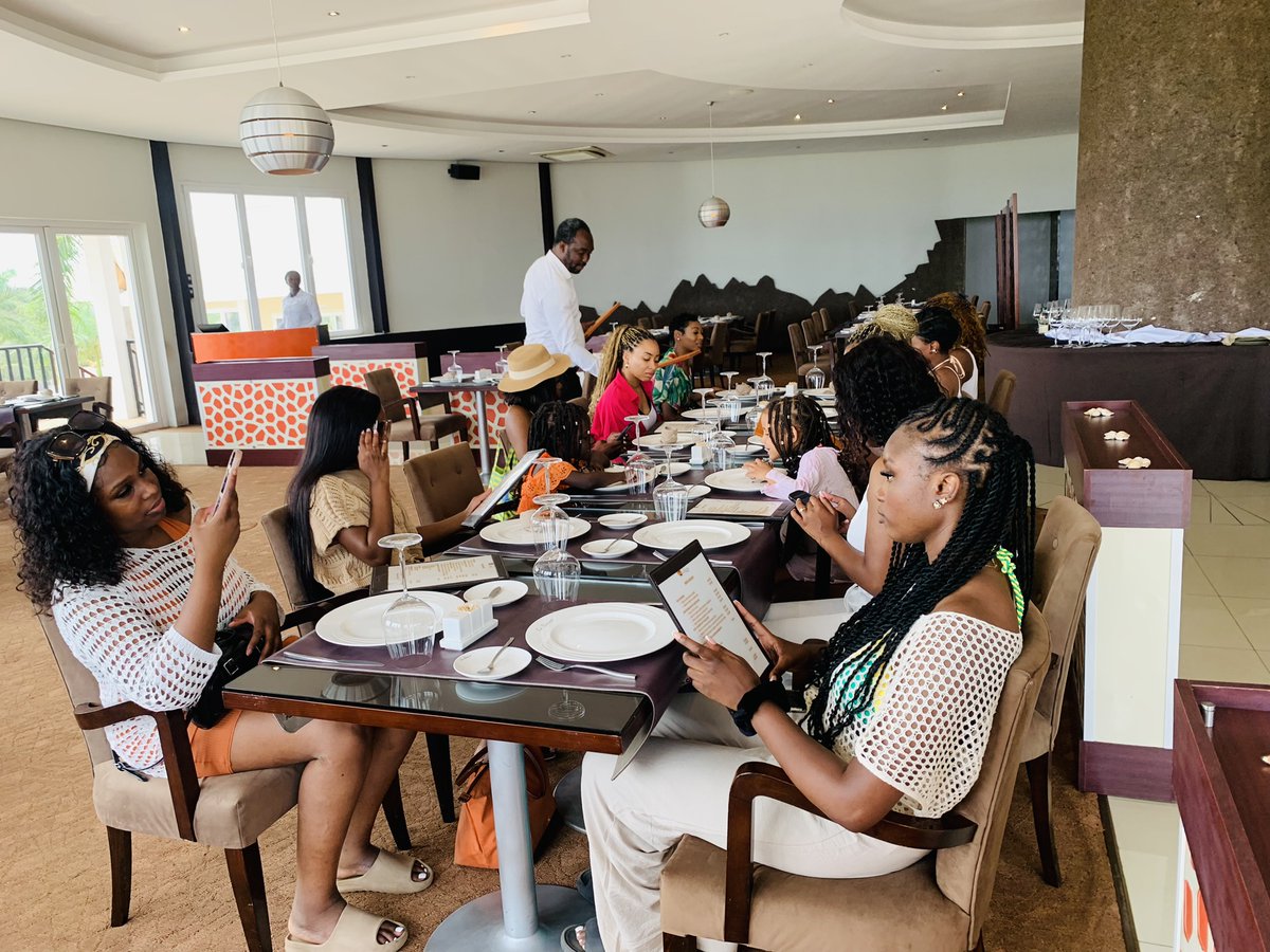 Retour en images sur notre dernière visite à Muanda avec nos amies venues de la France, Belgique et Angleterre !

Entre la magnifique plage de la @labeviour_ , découvertes culturelles et moments de partage, cette escapade a été un véritable voyage au cœur de notre patrimoine.

📅