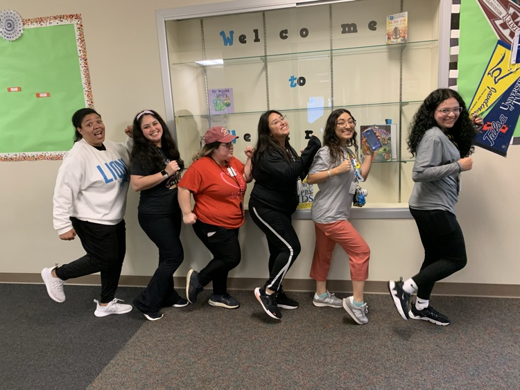 The kinder team (past and present) is encouraging Hearne to show their school spirit as you run through the week.