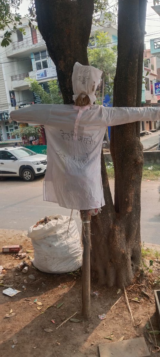 एंबुलेंस सेवा प्रदाता कंपनी जीवीके ईएमआरआई ग्रीन हैल्थ सर्विस के उच्च अधिकारियों के पुतला कंपनी के ऑफिस पर फुका जानी फिर भी कंपनी के अधिकारी शर्म के मारे कौन से बिल में छुप गए हैं निकाल कर बाहर नहीं आ रहे हैं। चोर नहीं होते तो बाहर आकर कर्मचारियों से शांतिपूर्वक वार्ता करते।