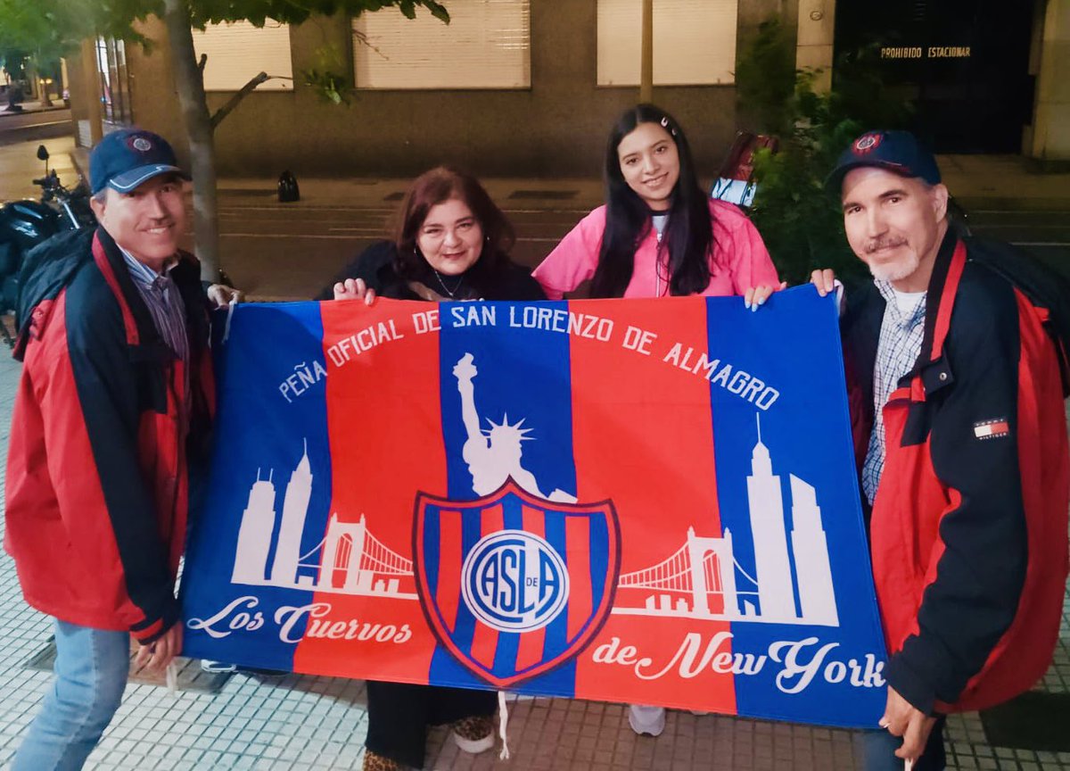 cuervosdeny's tweet photo. Muchas gracias a la gente de #compromisoazulgrana por hacernos el aguante en Baires! 💙♥️💙♥️ especialmente a Mica y Alu por la garra que le meten al grupo de ayudar a los que mas lo necesitan. Siempre dejando a @SanLorenzo adentro y afuera de la cancha! https://t.co/ypTMfCC8jo