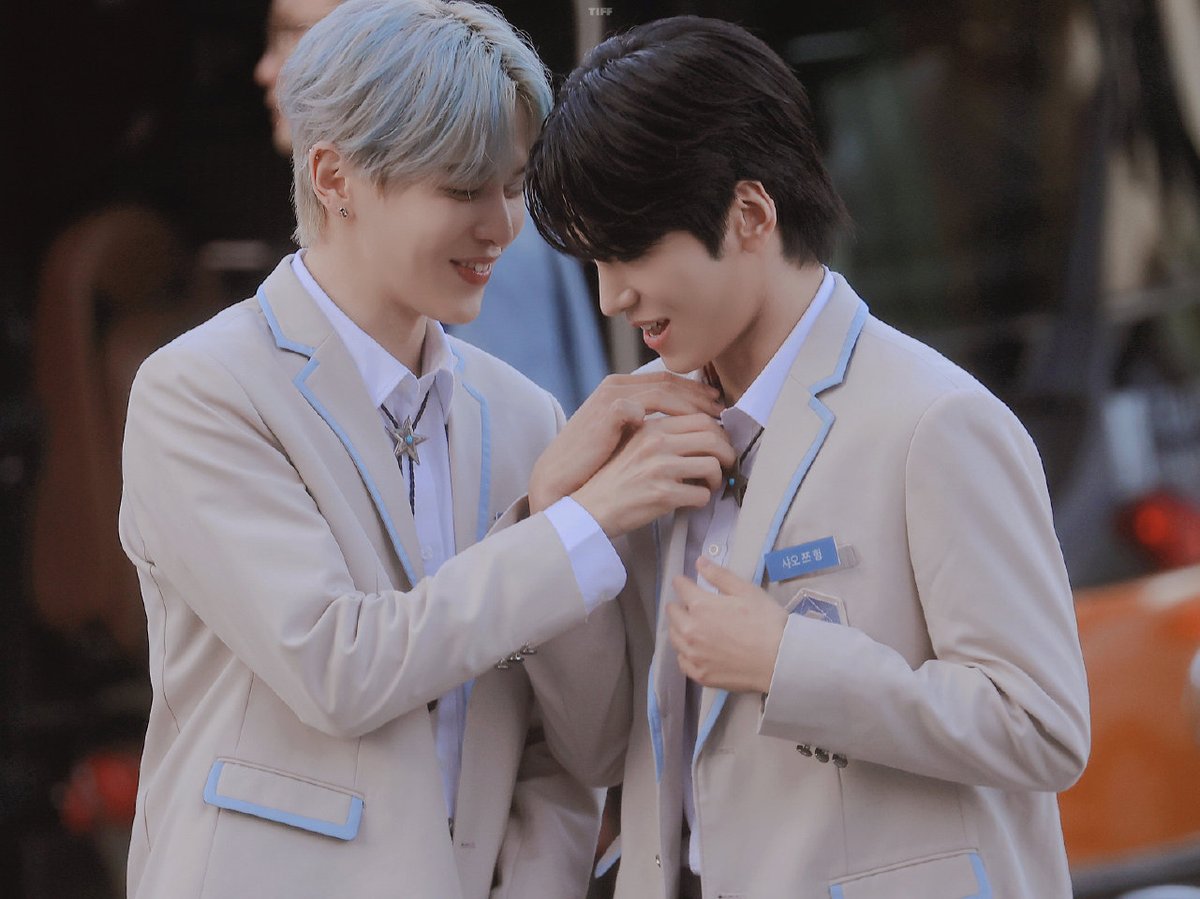 gyulsworld's tweet photo. OH. MY. GOD. 

#StarlightBoys #SHAOZIHENG #JUNHYUK https://t.co/SQsSyiO99l