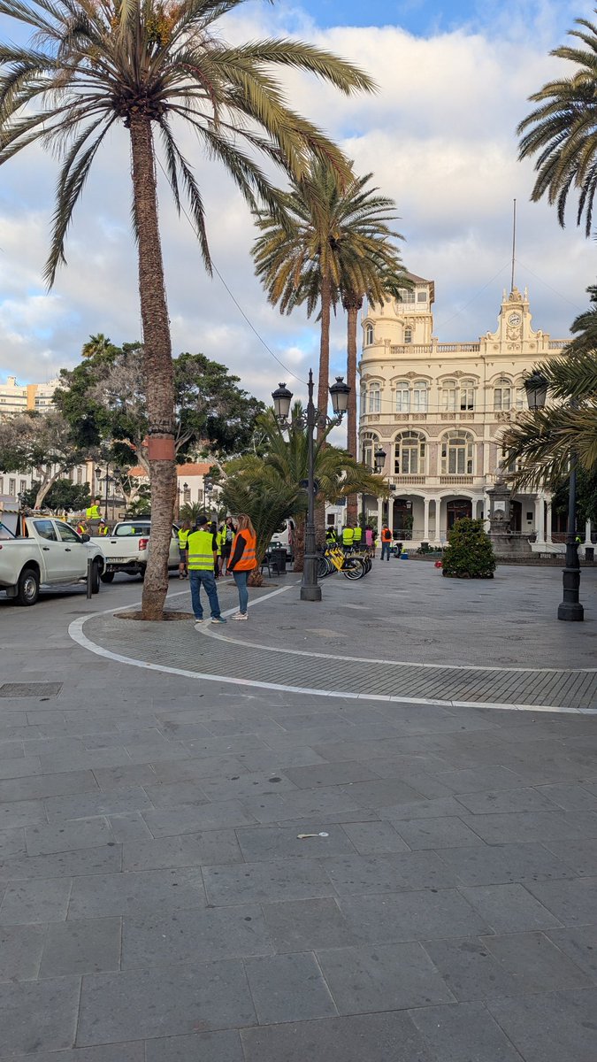 Hola <a href="/Sitycleta/">Sítycleta</a>, no me están dejando acceder a la parada de Gabinete Literario esta mañana pero en la aplicación sale como disponible