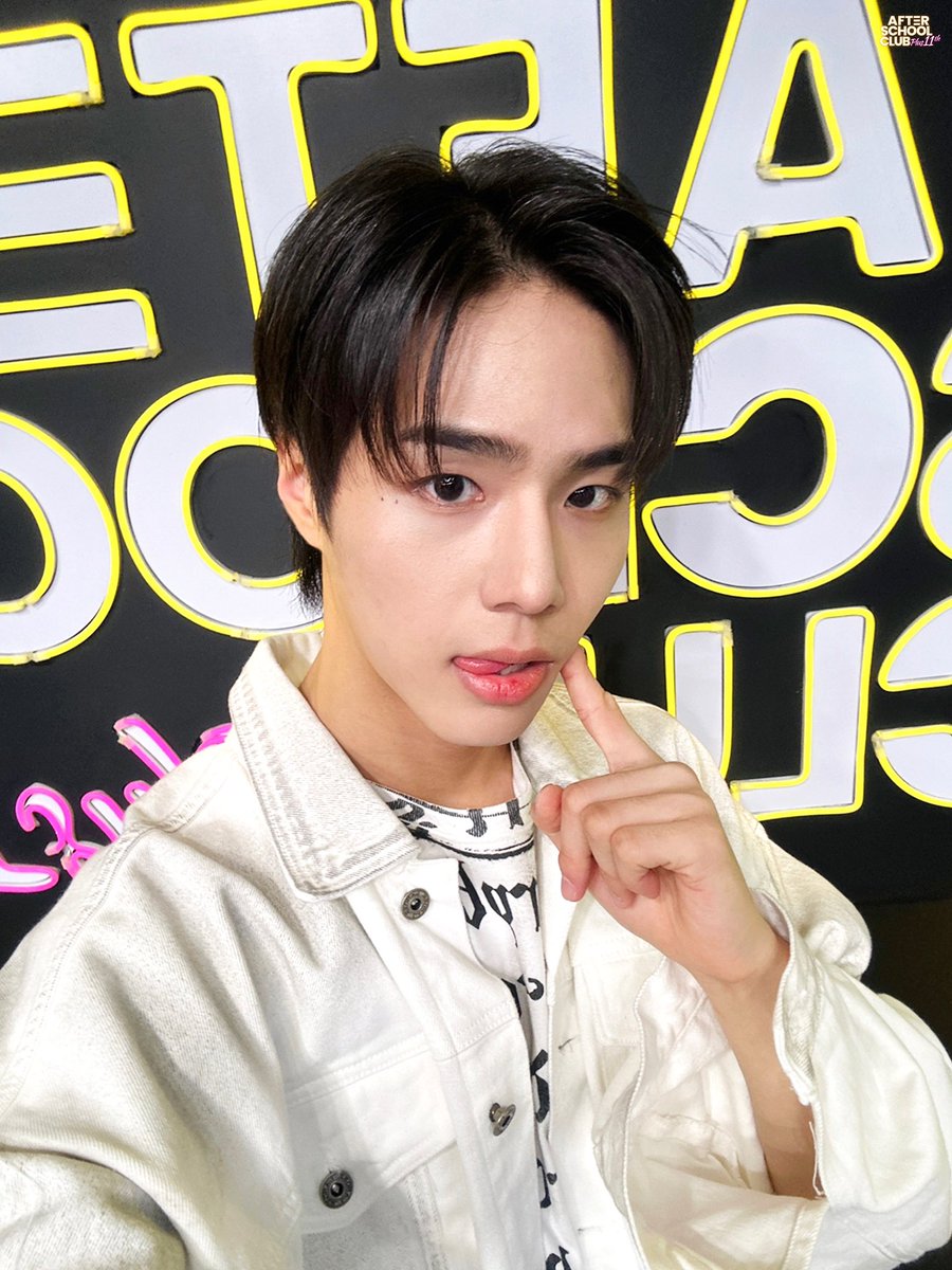arirang_ASC's tweet photo. [82MAJOR]
⠀
82MAJOR에게 한 번 더 꽂혀버렸던
오늘의 ASC 😎✨
함께해준 우리 에투메 그리고 에티튜드 여러분
모두 감사합니다~~~↗️↗️🎵
⠀
#82MAJOR_ASC #82MAJOR #혀끝 #Stuck @82MAJOR_231011 https://t.co/dI0D2ml6Mh