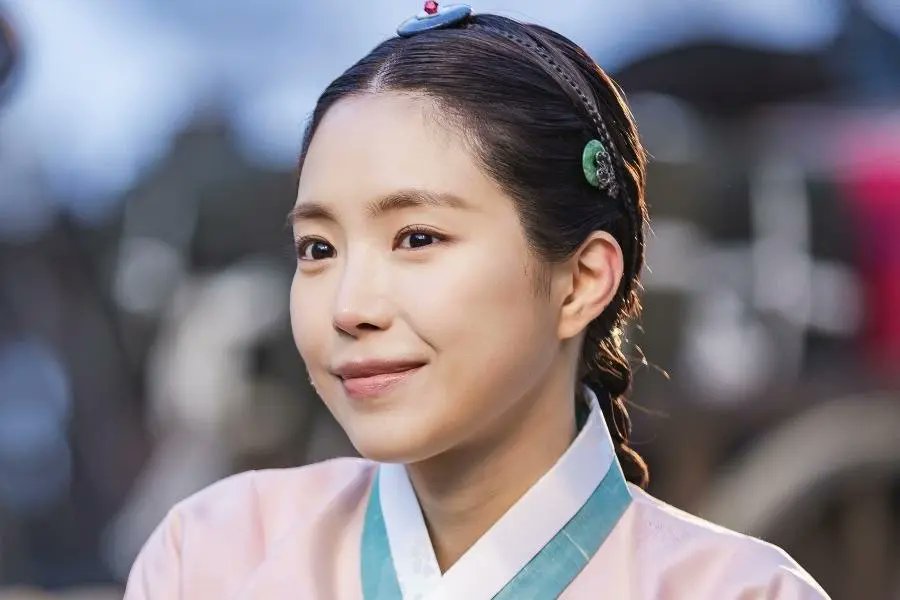 soompi's tweet photo. #SonNaeun Transforms Into A Noblewoman In Upcoming Drama “#TheTaleOfLadyOk”
https://t.co/XmOoMZ1ofy https://t.co/XVaFMNDpAb