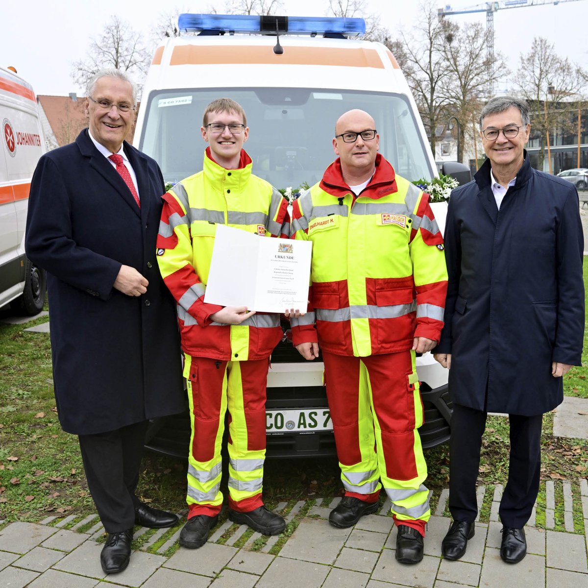 Zivilschutz-Spezialfahrzeuge für Bayern (Foto: Bayerisches Innenministerium)

Mehr auf skverlag.de | #Rettungsdienst #Notfallsanitäter #Rettungssanitäter #Notarzt #Feuerwehr #BBK #Bayern #Innenministerium #Fahrzeuge #Medizinische_Task_Force

bit.ly/4fllzFT