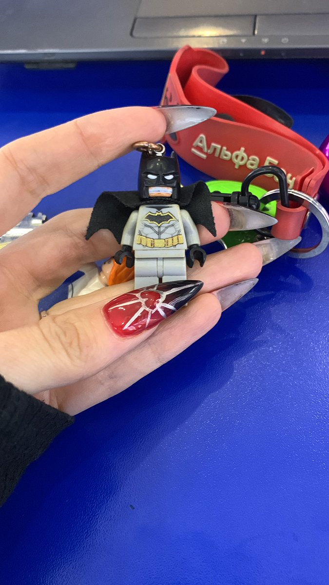 marsobatman's tweet photo. @razgon49318 Для сравнения, на тех же ключах у меня уже больше трех лет болтается Бэтмен и с ним всё ок https://t.co/9ALqU1NhGE