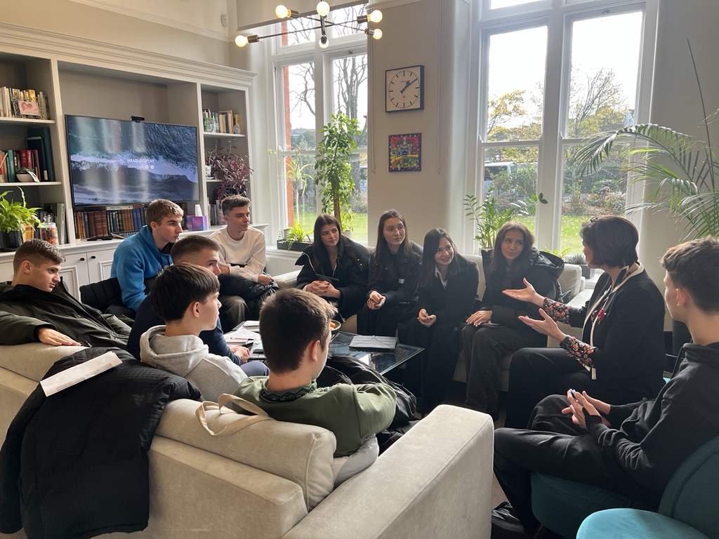 AlleynsSchool's tweet photo. We're thrilled to welcome Ukrainian students through our partnership with UKUA Together for a Future Leaders Exchange Programme!
#allwecanbe #alltogether #alleynsschool