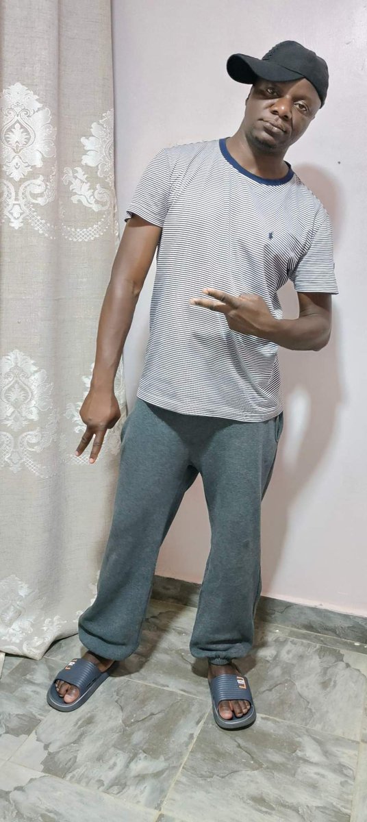 Bungoma-based super Blogger Simiyu @Wakajuaness pretending to be a 'bad boy'. Nani alizaa aka kamtu 😂😂😂😂😂. Kanasumbua tu.