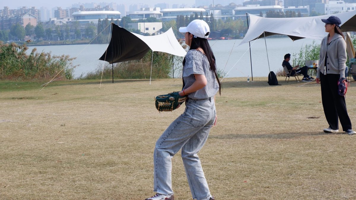 Baseball amateurs, although very bad, are still very happy