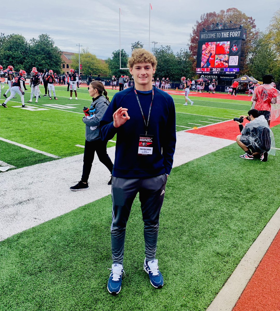 Great visit with <a href="/GovsFB/">Austin Peay Football</a> on Saturday!! Good to meet <a href="/Jake_London_FB/">Jake London</a>    Hope to come back soon!
#GoGovs🎩🔴⚫️⚪️

<a href="/JPIIKnightsFB/">JPII Football</a> 
<a href="/JPIIAthletics/">Pope Prep Athletics</a> 
<a href="/CSmithScout/">Chris Smith</a> 
<a href="/BuckFitz/">NPA/SUPERMAX 100</a> 
<a href="/NatlPlaymkrsAca/">NatlPlaymkersAcademy</a> 
<a href="/NCEC_Recruiting/">NPA</a> 
<a href="/AndrewSFlorio/">Andrew Florio</a> 
<a href="/615recruiting/">615 Recruiting</a> 
<a href="/OnTopAthletics/">OnTopAthletics Inc📚🏈⚾️</a>