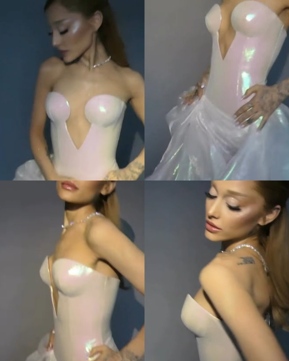 bloodlineprint's tweet photo. ariana grande in versace ☼｡˚ ❀ *·ꕤ https://t.co/pORiprdGcL