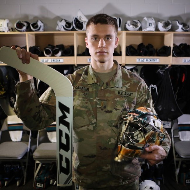 sjsharkshistory's tweet photo. #VeteransDay #MaskMonday
Though not a #SJSharks alum, this was goaltender Parker Gahagen's mask w/#SJBarracuda in 2017-18.
*4yrs West Point
*Army 2nd Lt
*1st Brigade Combat Strike Team, 4th Infantry Div (2 Army commendation medals)
*Honorably discharged active duty 2022 as Cpt https://t.co/fqBVyGBsNA