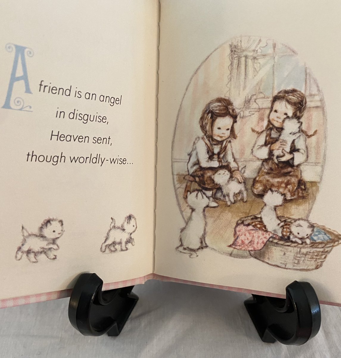 emmasattic98's tweet image. Vintage Hallmark Miniature Book “A Friend is an Angel in Disguise" by EmmasAtticTreasures etsy.me/3s1AIZw via @Etsy #Hallmark #Minature #Book #AfriendIsAnAngelInDisguise #Illustrated