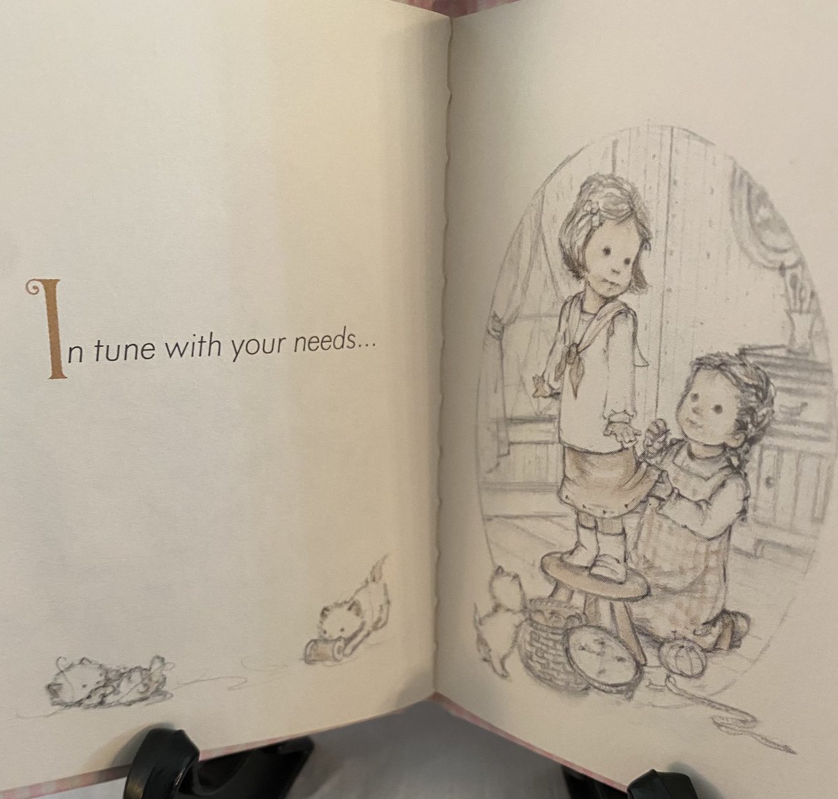 emmasattic98's tweet image. Vintage Hallmark Miniature Book “A Friend is an Angel in Disguise" by EmmasAtticTreasures etsy.me/3s1AIZw via @Etsy #Hallmark #Minature #Book #AfriendIsAnAngelInDisguise #Illustrated