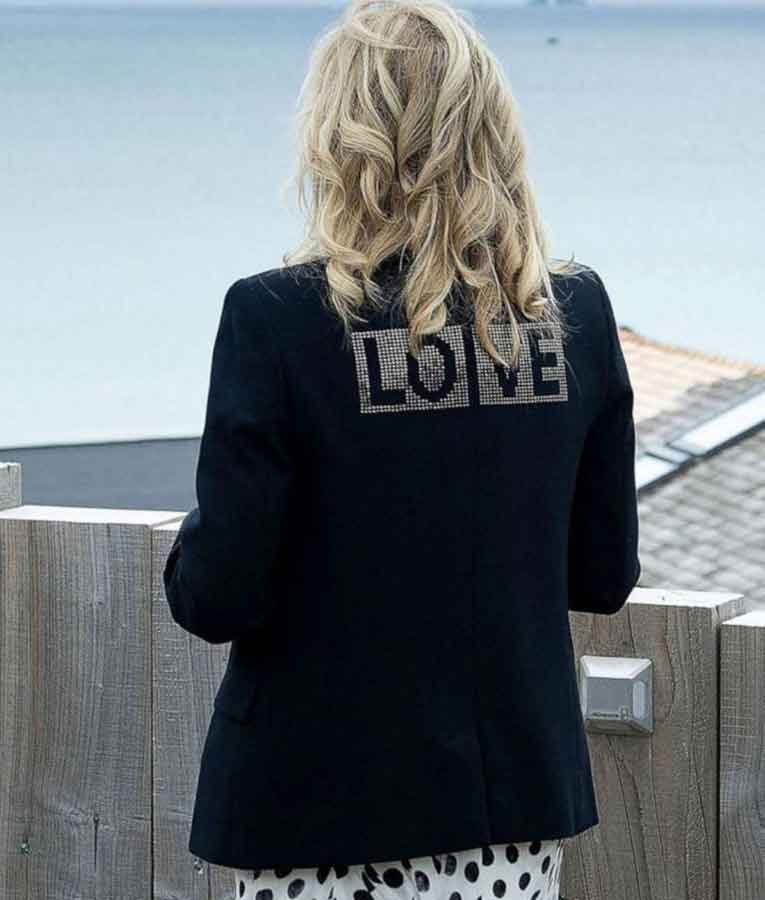 The worst and most worthless-ever First Lady Melania Immigrant-Turned-Birther Trump, Grifter, has refused to meet with one of our best First Ladies, Dr. Jill Biden, breaking a decades long tradition.

(I guess it doesn’t pay enough.) 

We won’t forget.