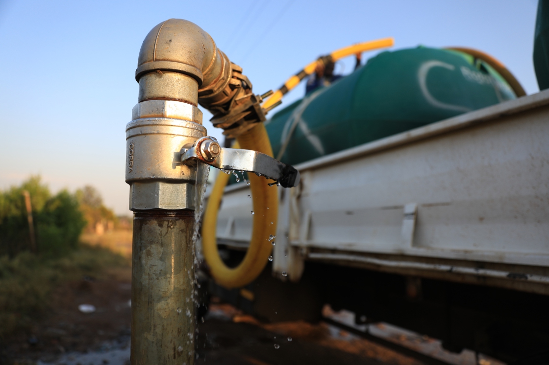 KayaNews's tweet image. The water and sanitation department says its committed to resolving the issue of #watertanker mafia's especially throughout parts of Gauteng. 

Officials say they are aware of syndicates that purposefully sabotage or vandalise infrastructure and then force municipalities to issue