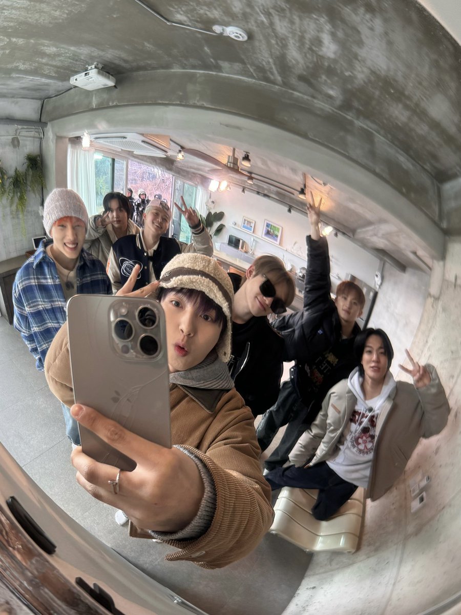 bubu10vely's tweet photo. 7DREAM thank you for your hard work🩵
사과할 필요 없어요, 이 앨범은 정말 대단해요. 이렇게 훌륭한 앨범을 내주셔서 감사합니다✨🩵

WE 🩵 U NCT DREAM 

#7DREAMThankYou 
#When_시즈니_With_7드림 https://t.co/4Adm2CiGbw