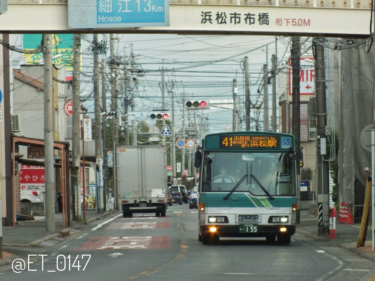 2024.11.12  (火)
遠鉄バス  浜松200か155 (浜松東)
KL-HR1JNEE   2001年式

ここ最近稼働率が良い155。今一番見頃な紅葉とも絡める事が出来ました👏相変わらず遠鉄定期路線車最古参。稼働率が良いうちにコツコツ記録していきたいですね👍