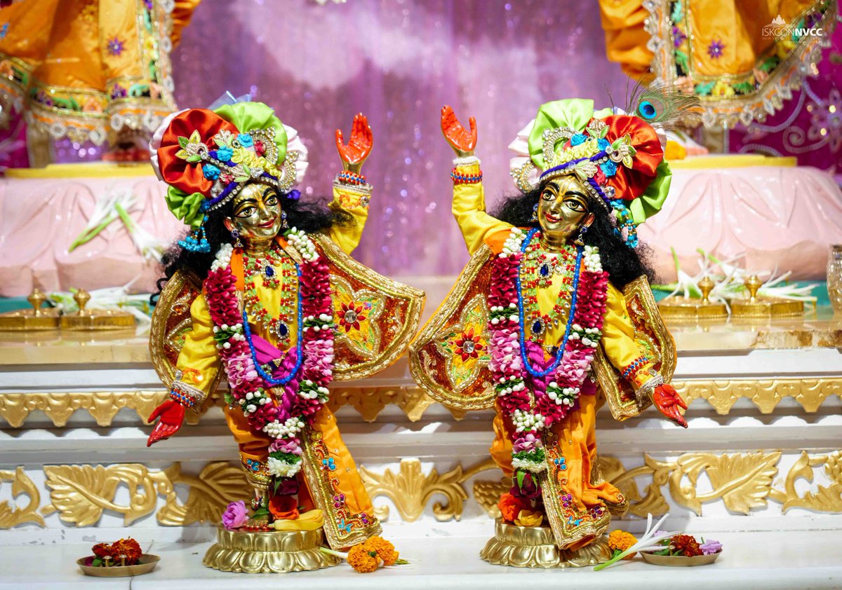 ISKCONPune's tweet photo. 🙏🏽Today's Darshan 📿 🗓12-11-2024🙏
🌷Sri Sri Gaur Nitai🌷
🚩@ISKCONNVCCPune🚩
.
.
#Kartik #OfferDiyaToKrishna #KartikMonth
#Kartik2024 #DamodarMaas #Kartikmonth
#ISKCONNVCC #ISKCONPune #ISKCONNVCCPune #ISKCON #12thnovember #12thnovember2024 #Tuesday
#Harinaamsankirtan https://t.co/nnzoMuEV9P
