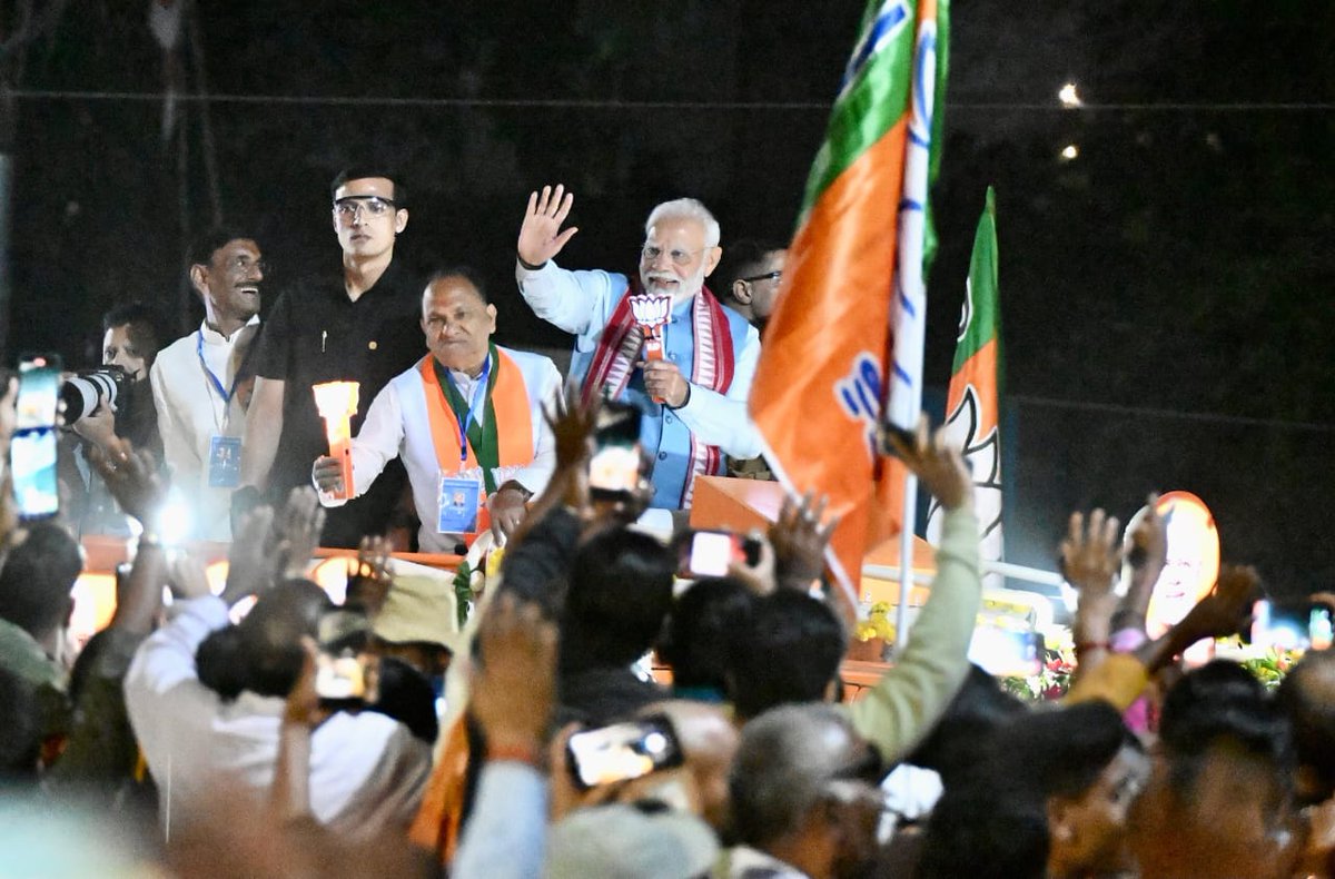 priya_jharkhand's tweet photo. रांची के रोड शो में उमड़ी जनता-जनार्दन के जोश और उत्साह ने नई ऊर्जा से भर दिया है!
#NarendraModi
#Modifoundation https://t.co/v2ulXgV9ZY