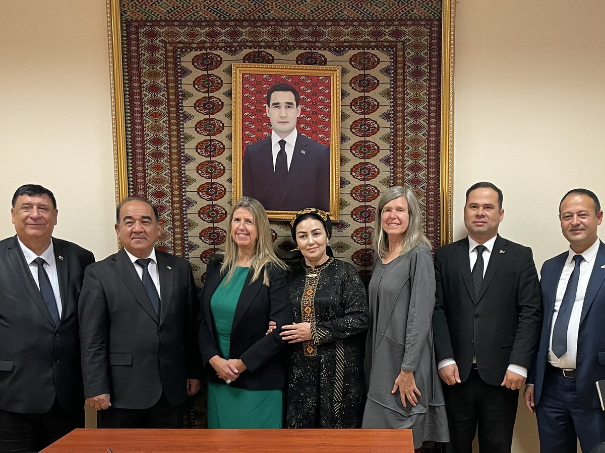 On my first visit to Ashgabat, Turkmenistan and delighted to start the visit with a meeting with the Vice-Minister of Education at their wonderful building and a visit to the very important National Institute of Education to talk about teachers’ professional development. 🇹🇲🇬🇧