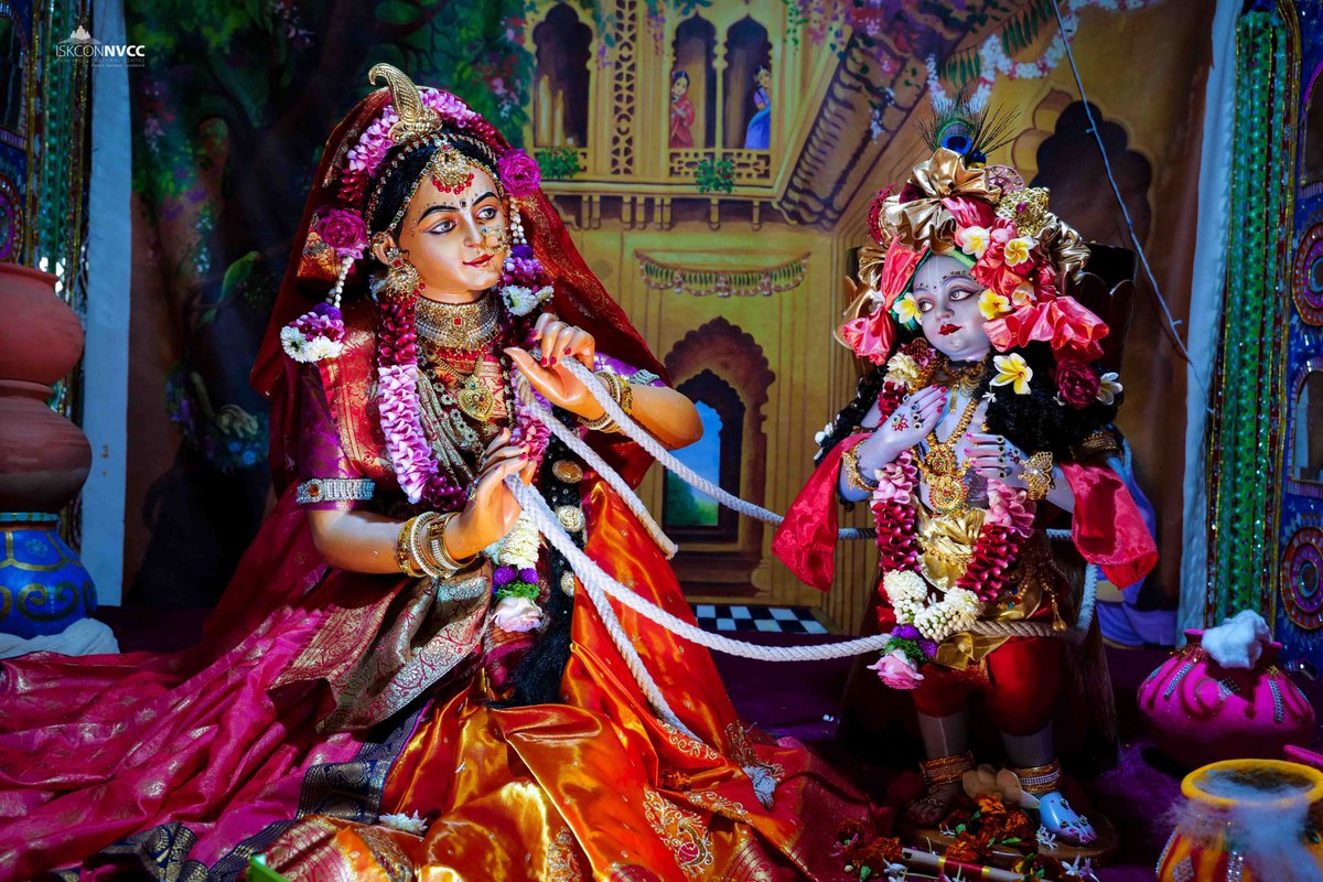 ISKCONPune's tweet photo. 🙏🏽Today's Darshan 📿 🗓12-11-2024🙏
🌷Yashoda Damodar🌷
🚩@ISKCONNVCCPune🚩
.
.
#Kartik #OfferDiyaToKrishna #KartikMonth
#Kartik2024 #DamodarMaas #Kartikmonth
#ISKCONNVCC #ISKCONPune #ISKCONNVCCPune #ISKCON #12thnovember #12thnovember2024 #Tuesday #Harinaamsankirtan https://t.co/OyopRMJCCK