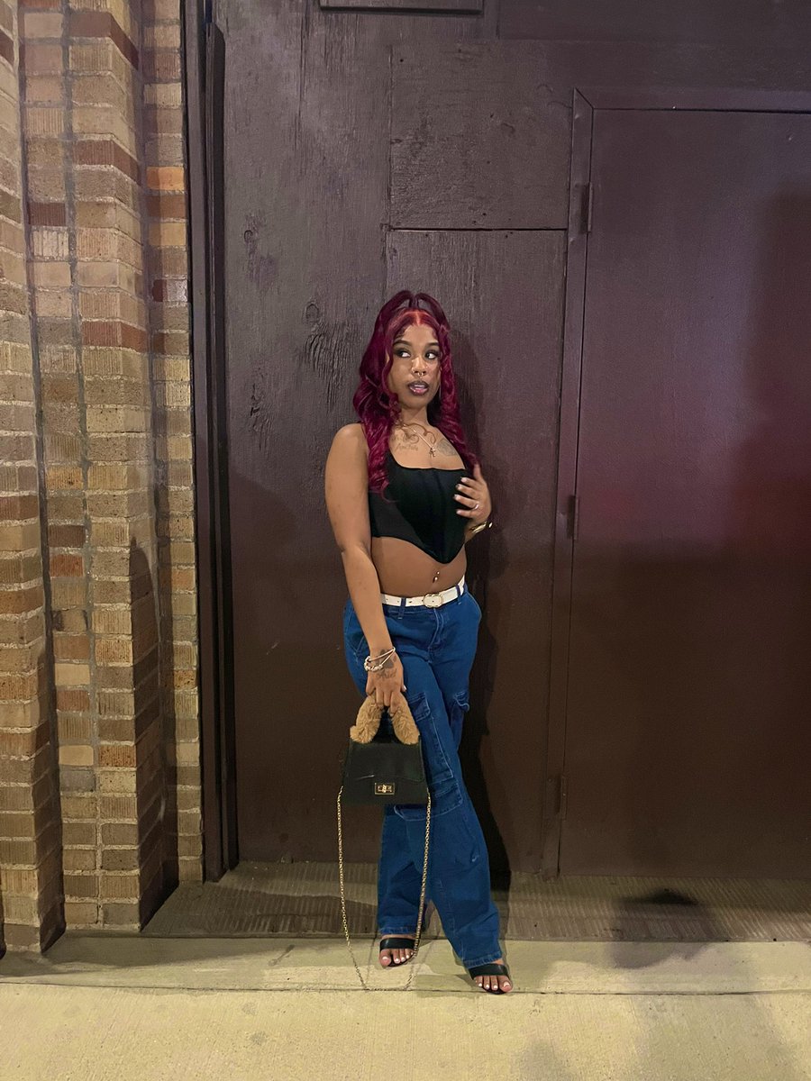 jmarie_damariia's tweet photo. suga honey iced tea 🐆🍒 . 
#lattoconcert . https://t.co/BURTOsupuc