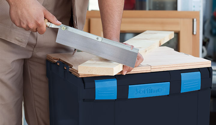 🔹 Creëer jouw mobiele werkplek met het werkblad voor de L-BOXXen en LS-BOXXen! 🔧🧰

Ons massief 14 mm beuken multiplex werkblad is op maat gemaakt voor het deksel van alle L-BOXXen en LS-BOXXen. Het bestaat uit twee delen die kunnen worden opgeborgen en vervoerd in de L-BOXX .