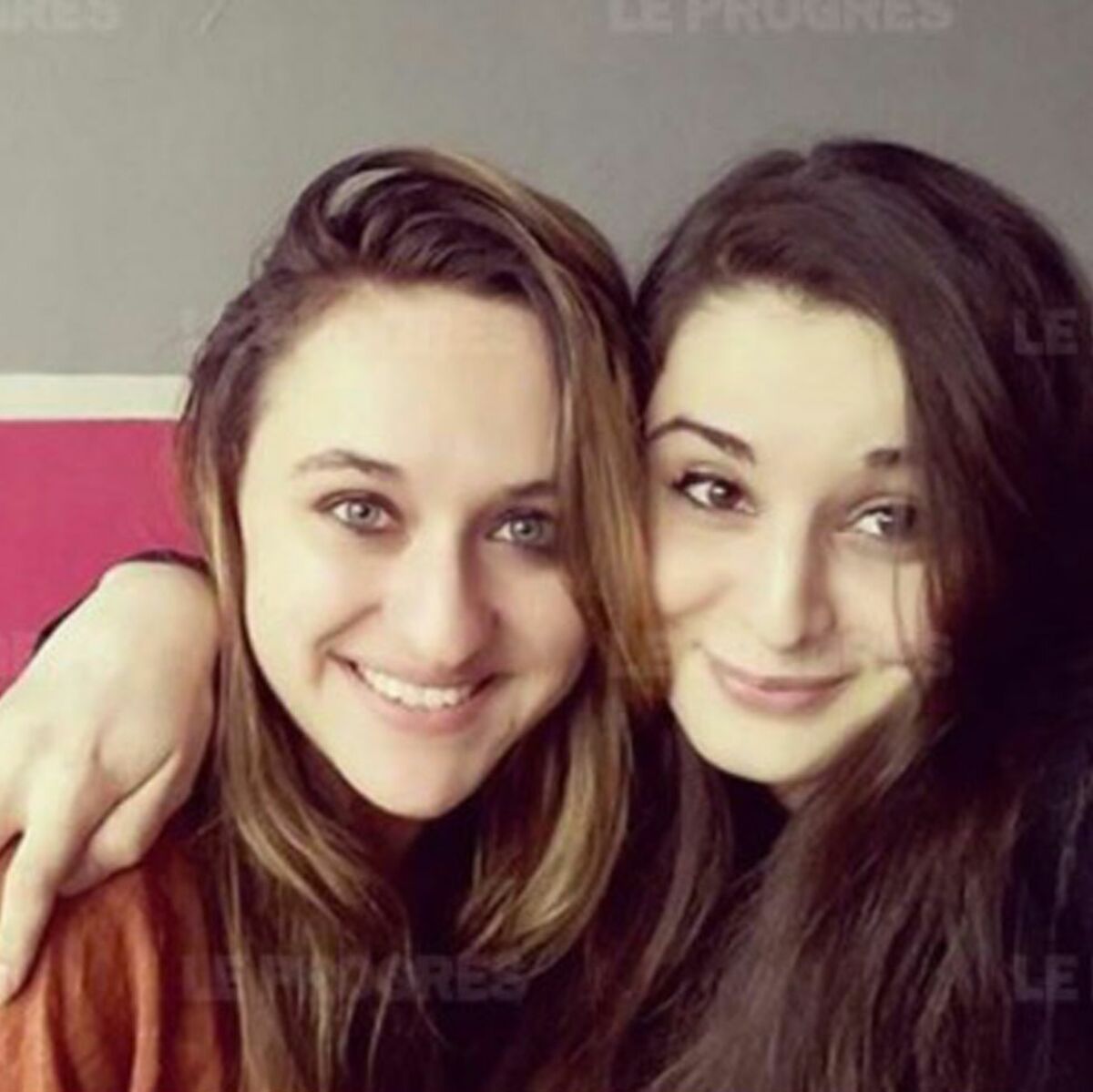 Pensée pour les deux cousines, Laura Paumier, 22 ans, et Mauranne Harel, 20 ans, assassinées dans un attentat de Daech à la gare Saint-Charles de Marseille le 1er octobre 2017.
La stèle leur rendant hommage a été sacagée hier, ainsi va la France...
😢