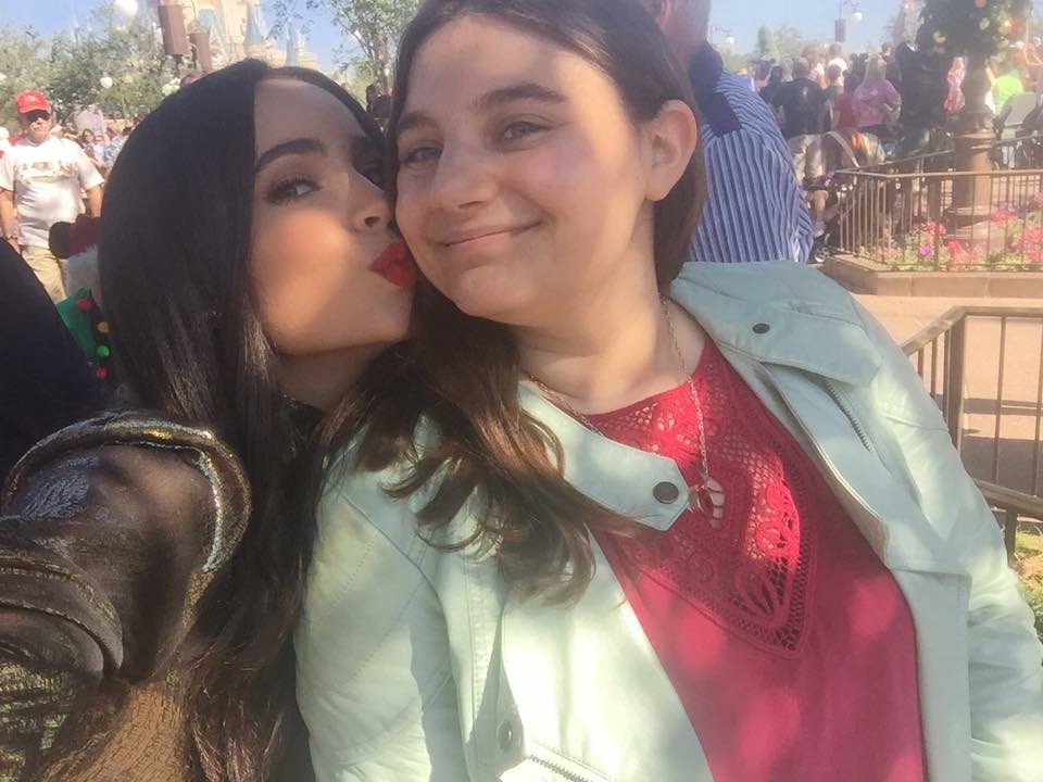 srfHOPE2413's tweet photo. #CarsonatorsDay means more to me than you know. It’s not just a day to honor @SofiaCarson but the incredible friendships we’ve made in this. They’ve changed my life for the better and I’ll never forget what their impact means to me. I love you my Sof. Love you all. https://t.co/NiyOhJkzrO
