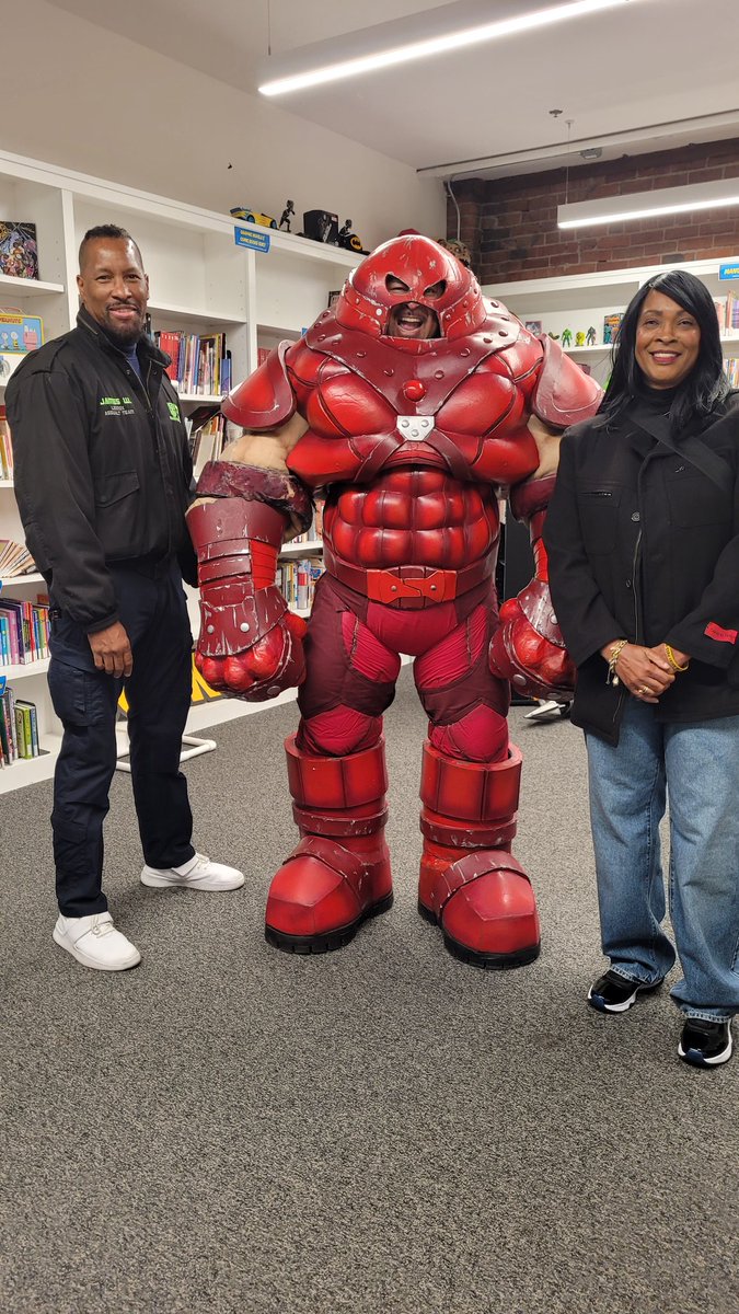 TheViper001's tweet image. at @VeteranComicCon with @CynthiaGouw from @startrek V: The Final Frontier (she played Ambassador Caithlin Dar and I was a #Klingon in another Star Trek #movie.  I was honored to participate on a panel with other #veterans in recognition #VeteranDay (w/my wife @ClimonsArdria 💕 )