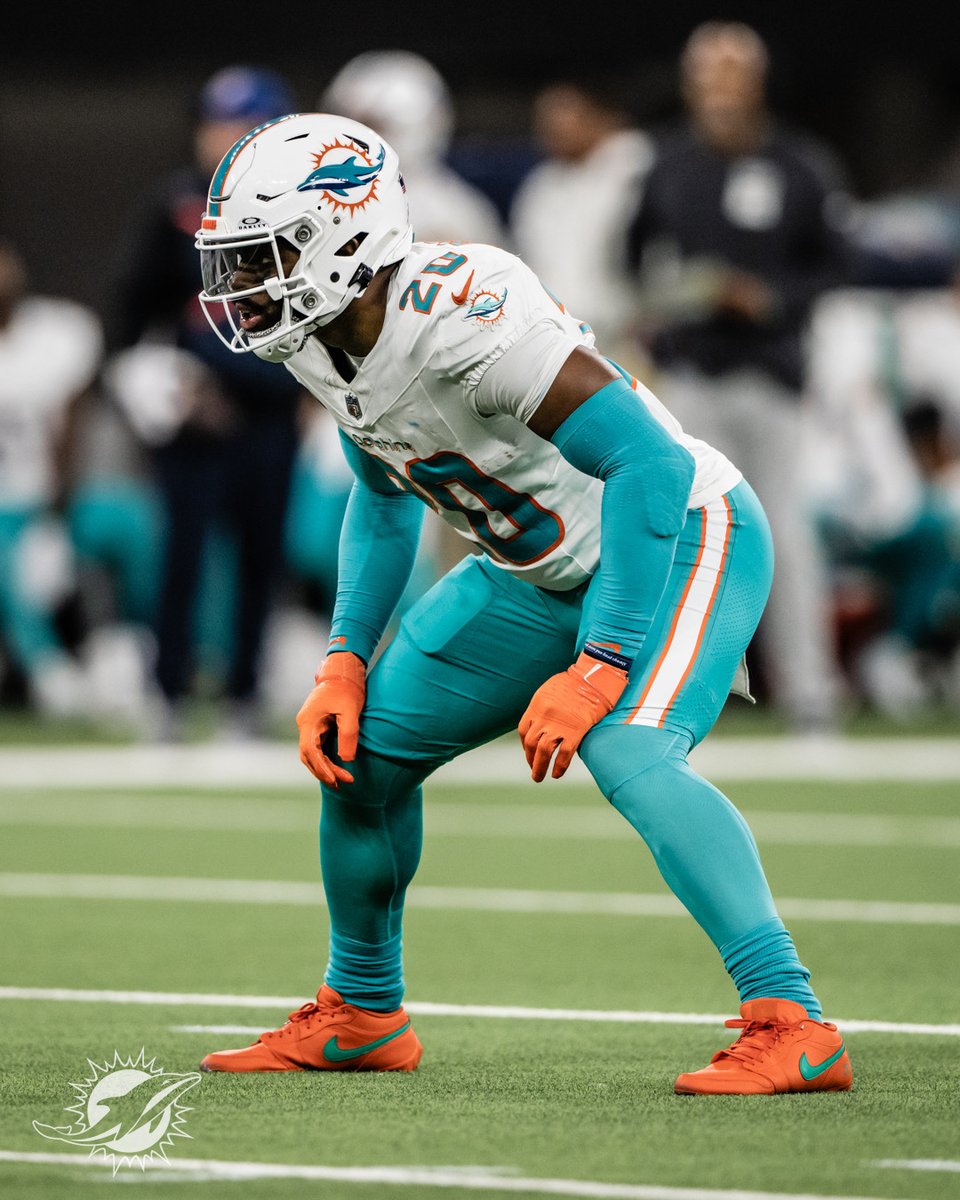 TheFishTank81's tweet photo. Fins for the WIN means we get to dish out #GameBalls! 🏈🏈🏈 Who did the fellas give their game balls to?

@ojmcduffie81 - Jordyn Brooks
@WingfieldNFL - @CalaisCampbell 
@TeamLevit - Mike McDaniel

@BIG1059FM @FoxSports940 @iHeartRadio #MiamiDolphins #GoFins @WillAlthoff https://t.co/SmaYpbEyiF