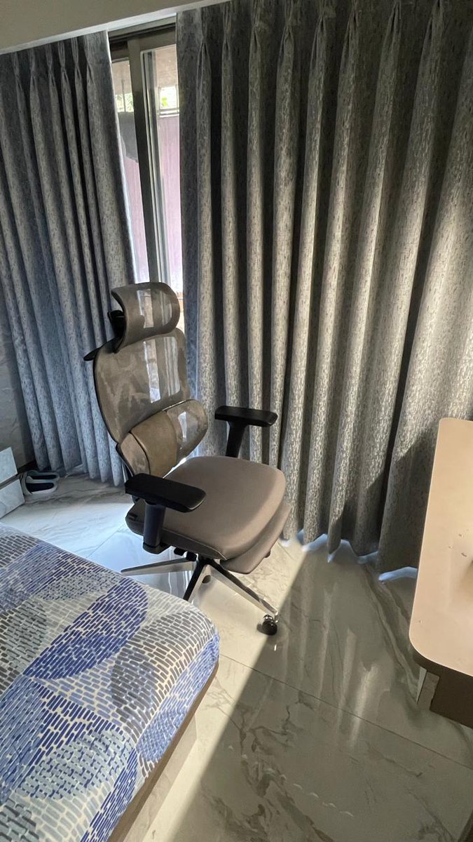 superergo_in's tweet image. Another day, another happy customer! 💚 Thanks Bhavin Doshi for ordering from us. The chair blends in so well with the room aesthetics. 

#superergo #newwebsite #newdrop #sitwell #workwell #ergonomicchair #officechair