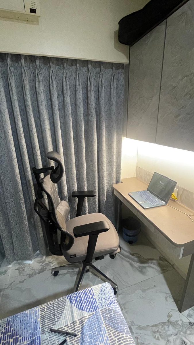 superergo_in's tweet image. Another day, another happy customer! 💚 Thanks Bhavin Doshi for ordering from us. The chair blends in so well with the room aesthetics. 

#superergo #newwebsite #newdrop #sitwell #workwell #ergonomicchair #officechair